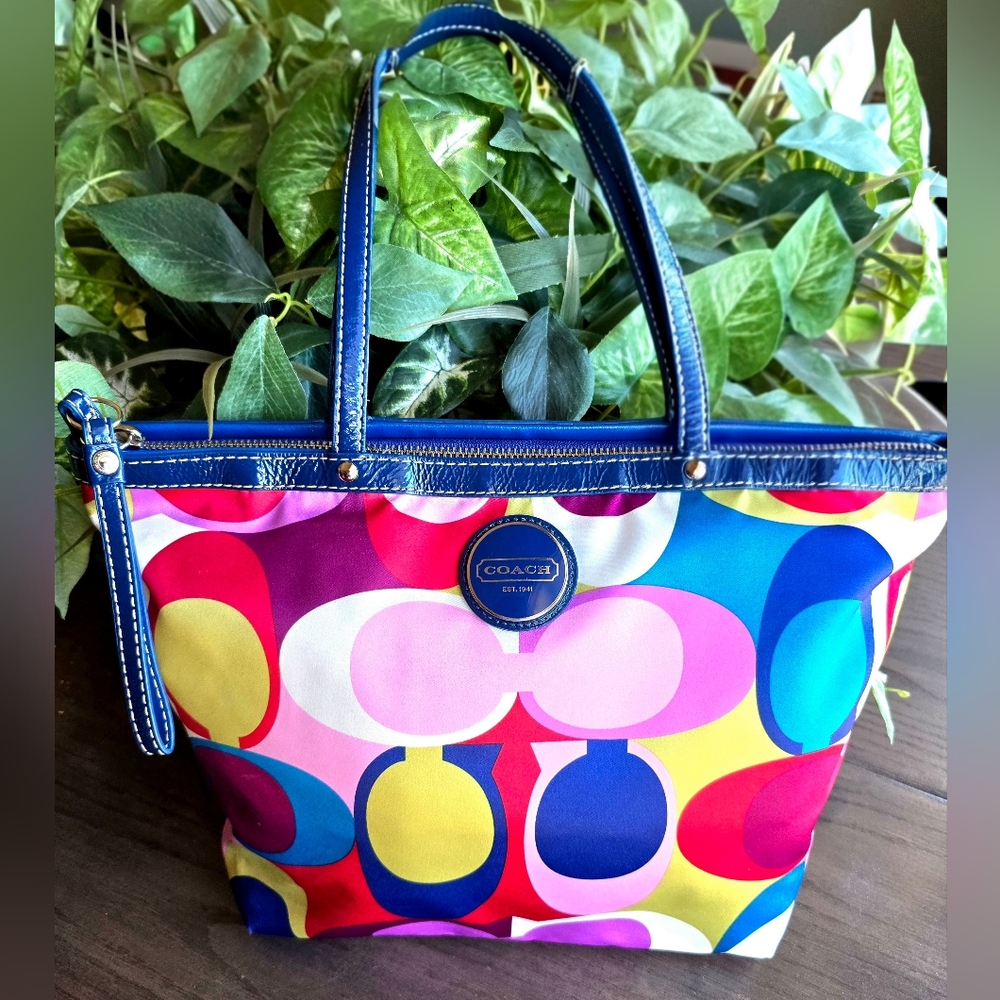 Coach Signature Scarf Print Tote Bag Model Number F15183
